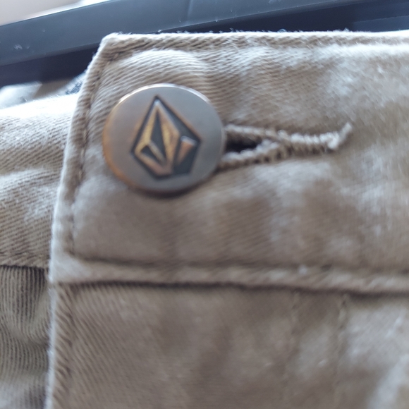 Volcom Khaki Shorts - Picture 4 of 8